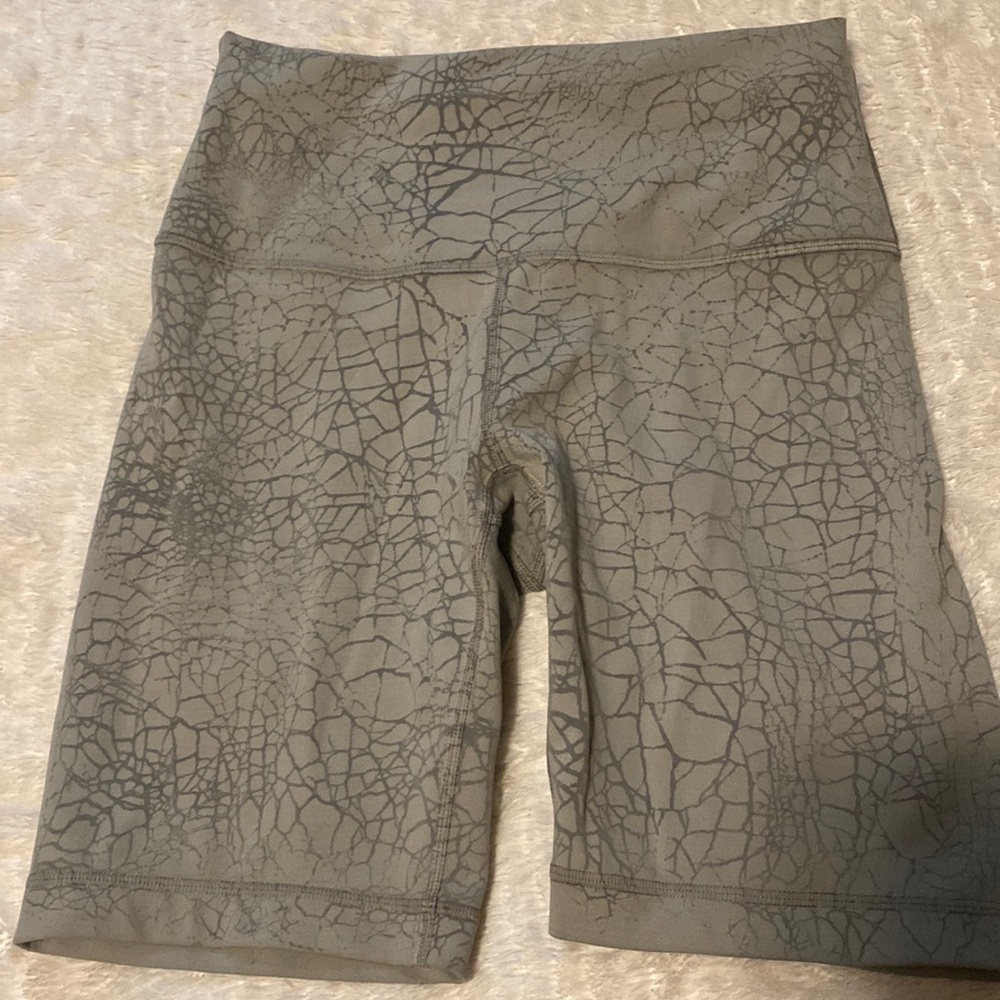 Lululemon 8 inch biker shorts size 6